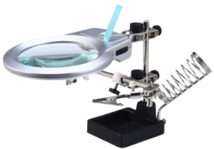 TM02 - Tercera Mano con porta cautín y Luz base metálica