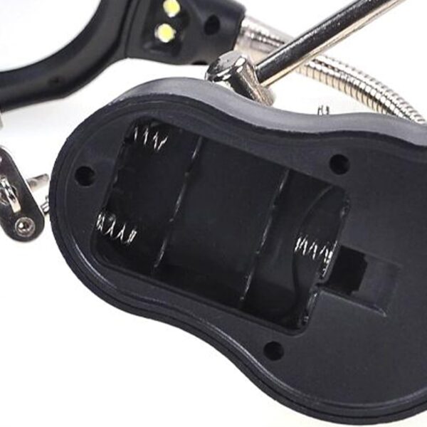 TM03 - Tercera Mano con porta cautín y luz base plástica